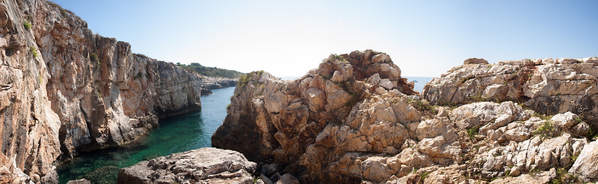 Vakantie Kroatië kust rotsen