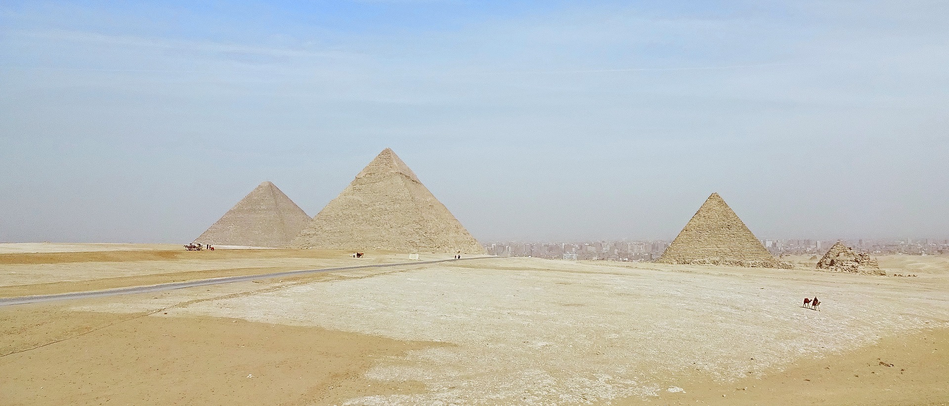 Egypte woestijn piramides